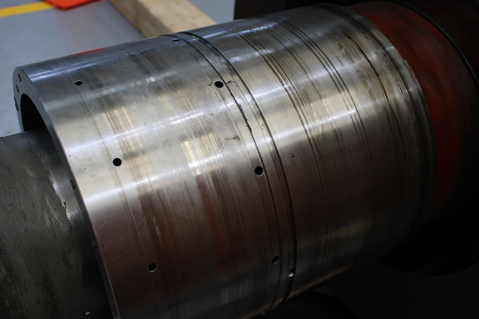 Wear marks on the hydropower turbine shaft contact surface